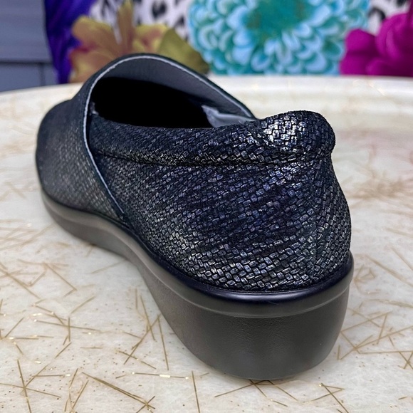 Algeria Navy Metallic Slip-On Comfort Shoes - Size 7 - Alegria Lauryn - Picture 7 of 10